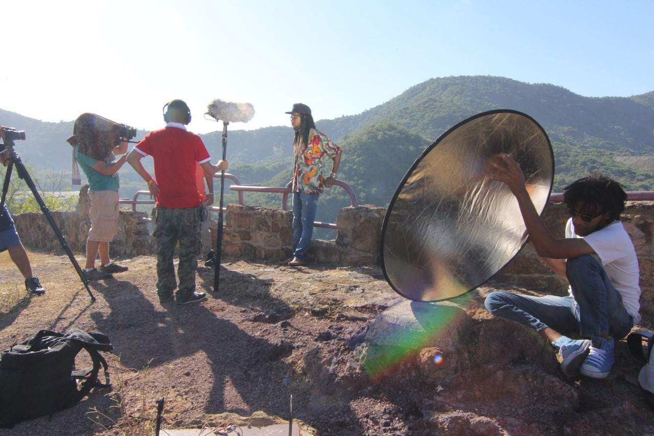 Dj Jigüe shoots a scene for the documentary Bakosó.