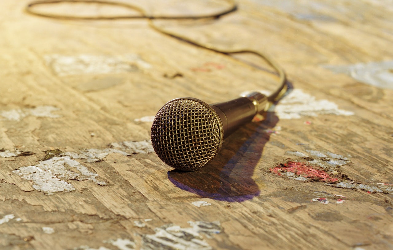 Mic’s drop The Outline