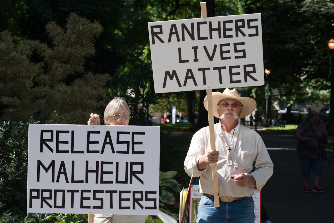 Bundy supporters outside the 2016 trials of Malheur occupants.