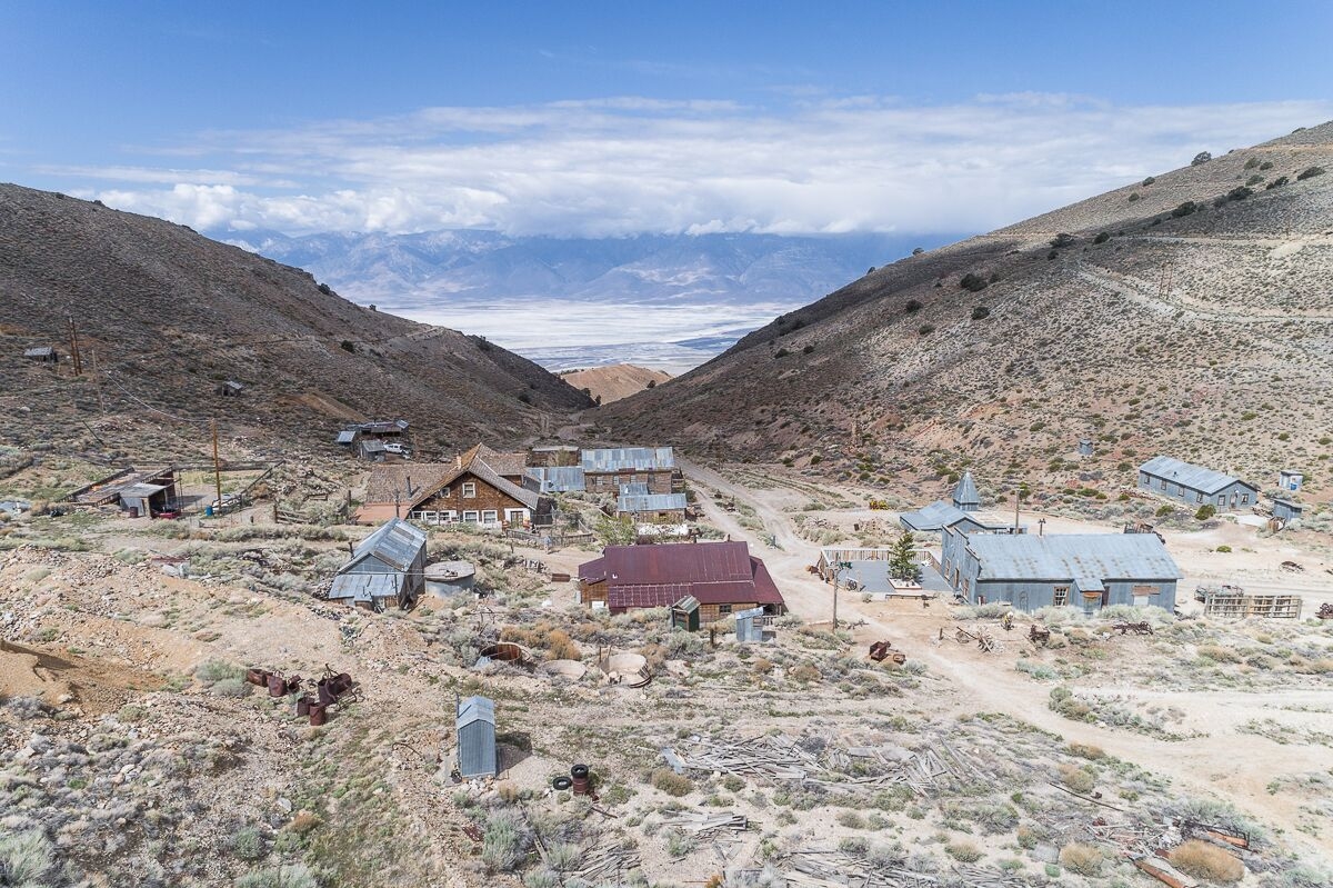 Overview of California ghost town Cerro Gordo