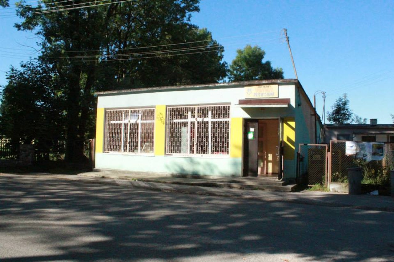 A grocery store in Rozanystok.