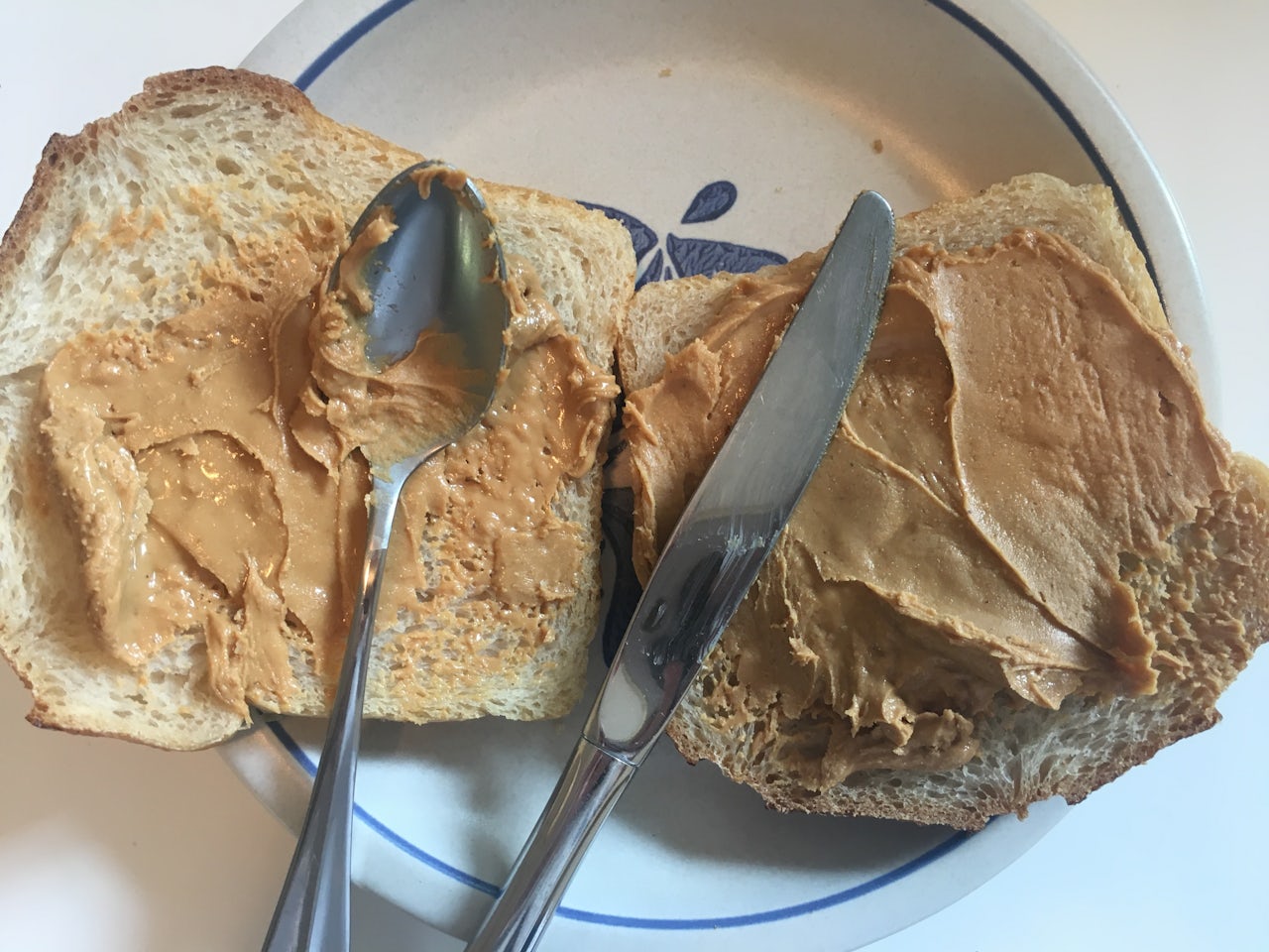 Use a spoon to spread jelly and peanut butter - Spudart