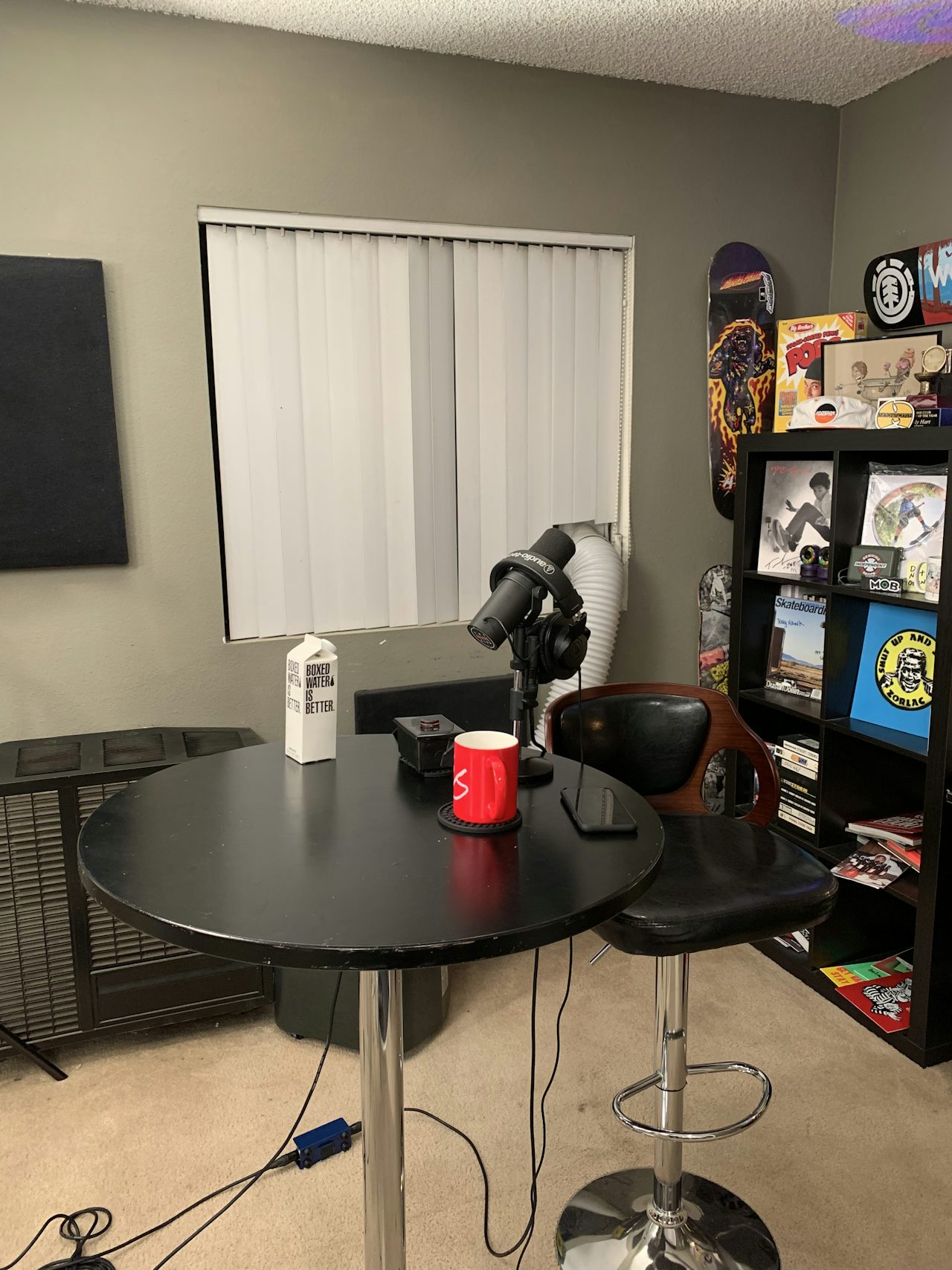 The set of The Nine Club.